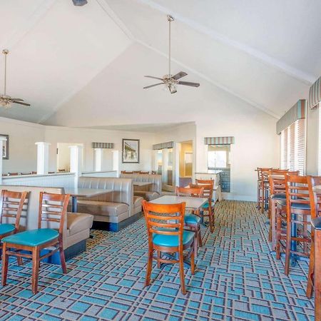 Days Inn By Wyndham Wilmington / University Экстерьер фото