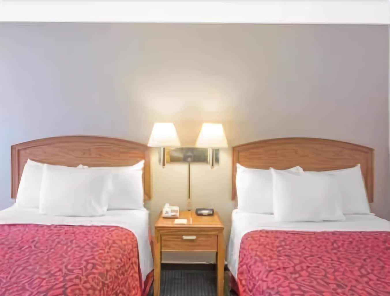 Days Inn By Wyndham Wilmington / University Экстерьер фото