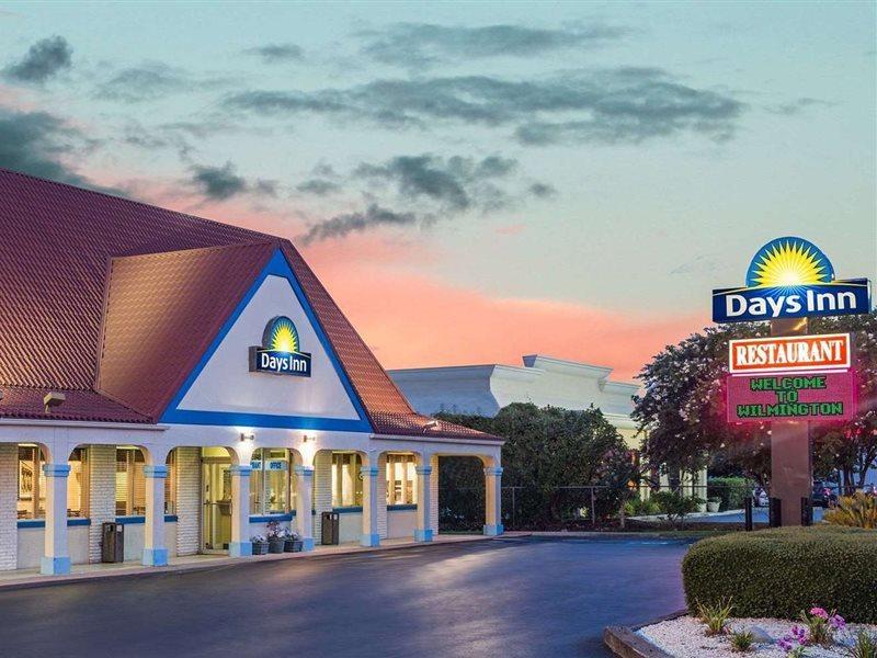 Days Inn By Wyndham Wilmington / University Экстерьер фото
