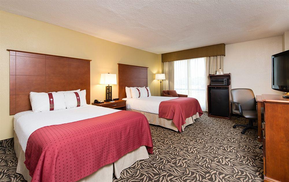 Days Inn By Wyndham Wilmington / University Экстерьер фото