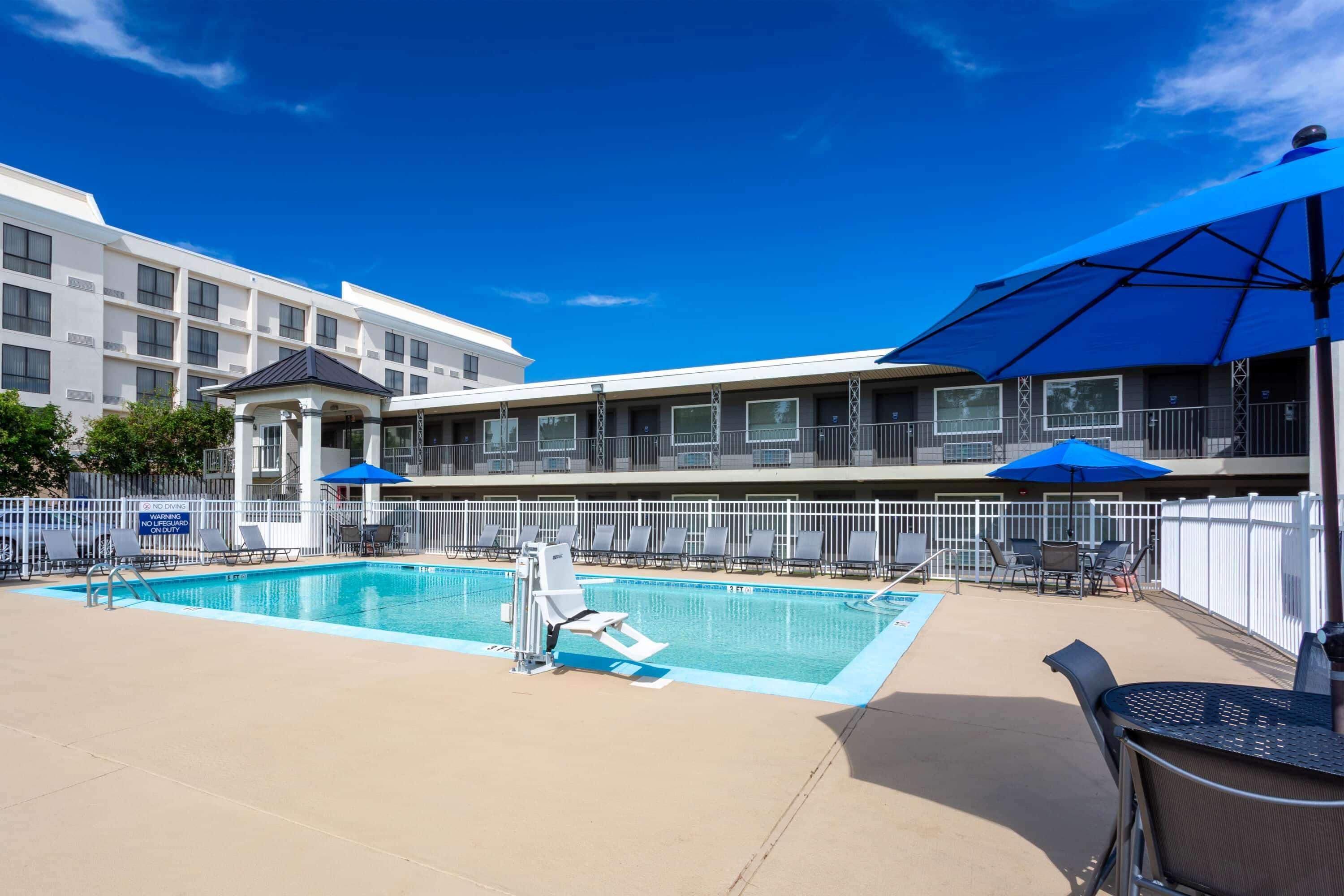Days Inn By Wyndham Wilmington / University Экстерьер фото