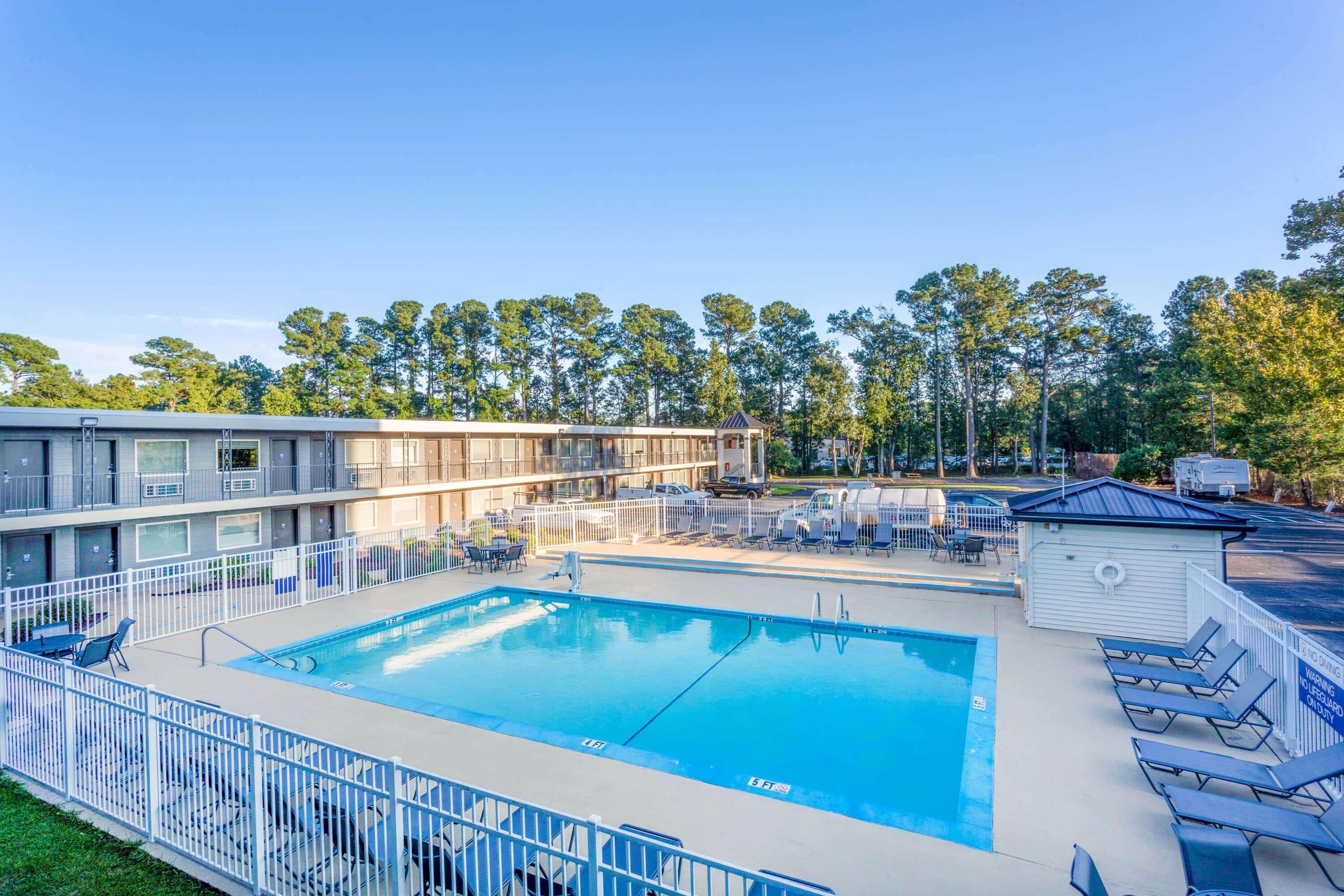 Days Inn By Wyndham Wilmington / University Экстерьер фото