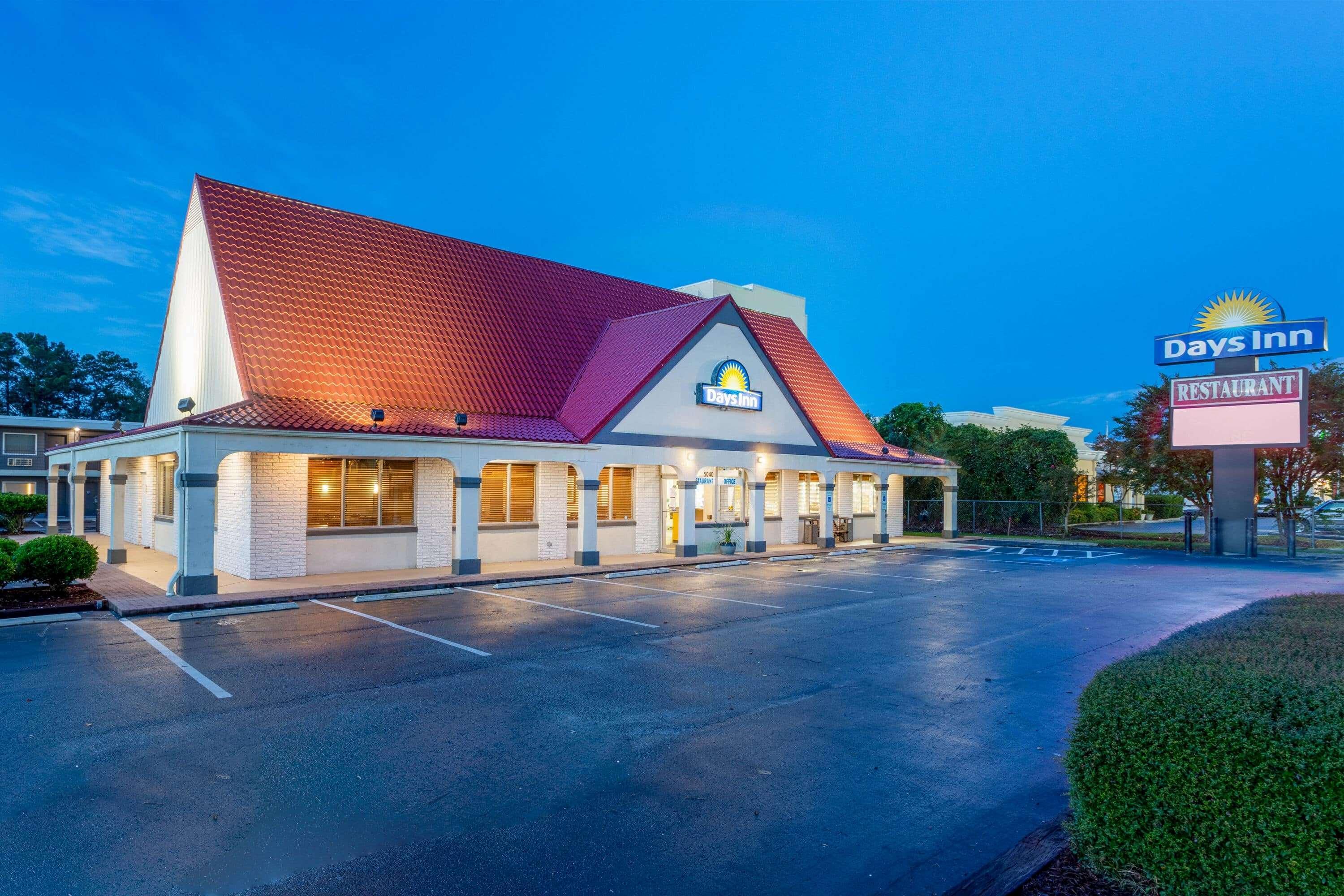 Days Inn By Wyndham Wilmington / University Экстерьер фото