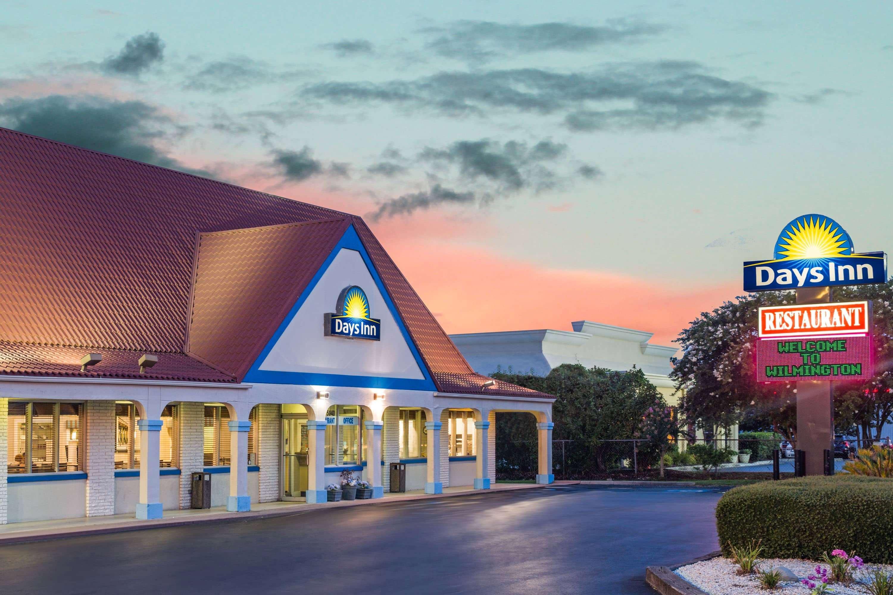 Days Inn By Wyndham Wilmington / University Экстерьер фото