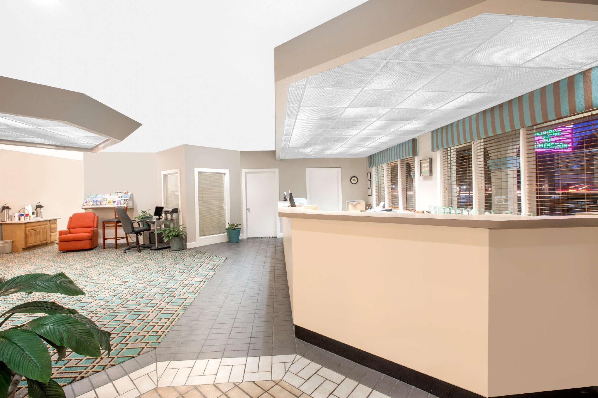 Days Inn By Wyndham Wilmington / University Экстерьер фото